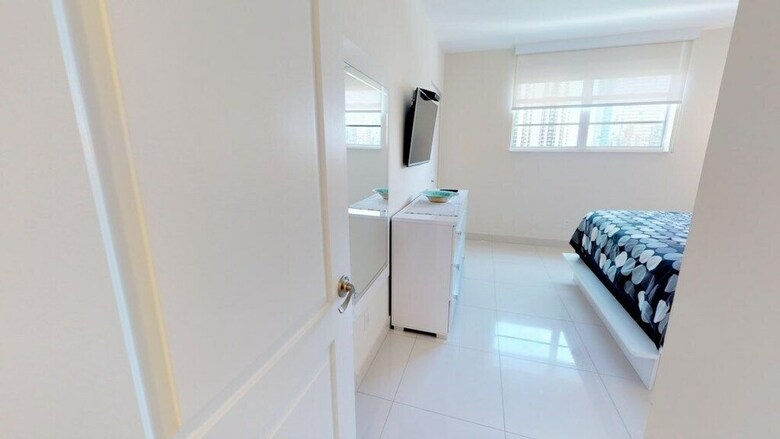 Premium 1 Bedroom +den Ocean View Or925