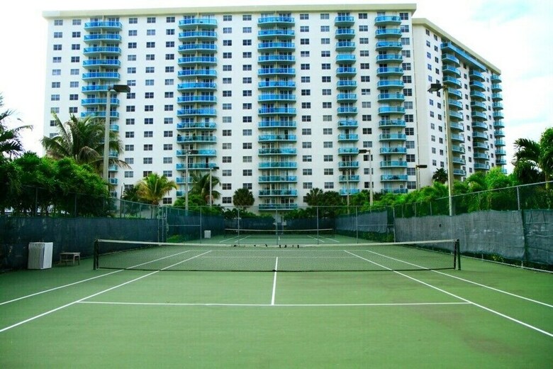 Premium 1 Bedroom +den Ocean View Or925