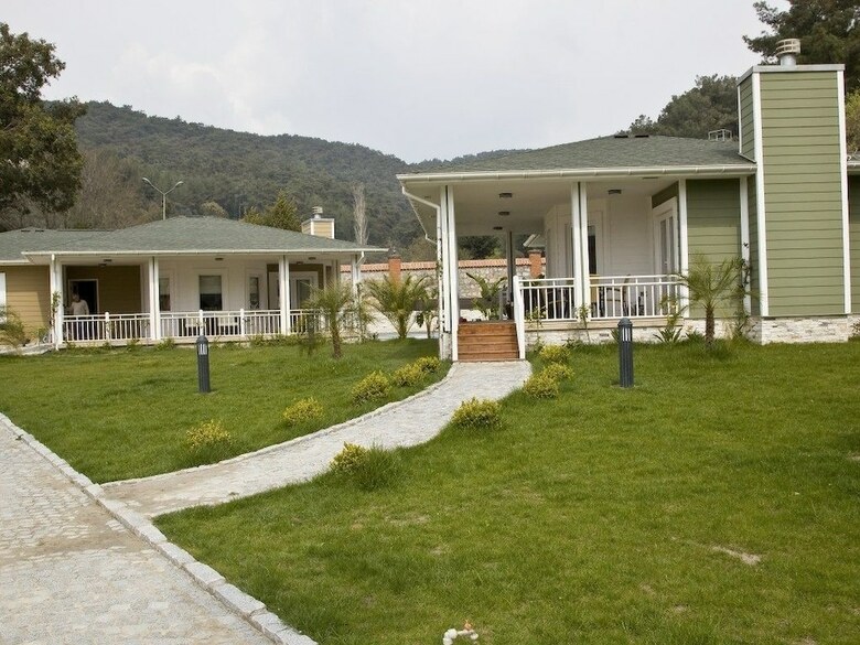 Padok Premium Hotel And Stables