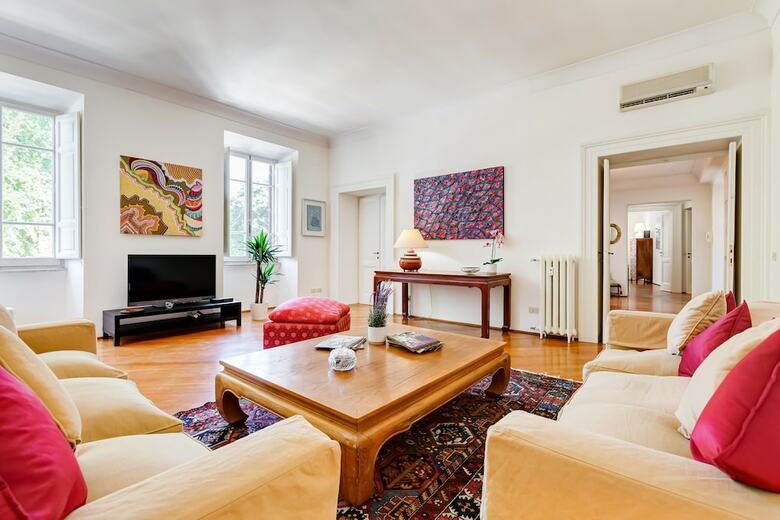 Luxury Apartment In The Center Of Rome