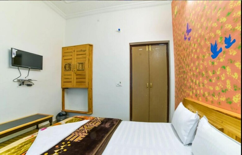Hotel Thakur Ji Palace