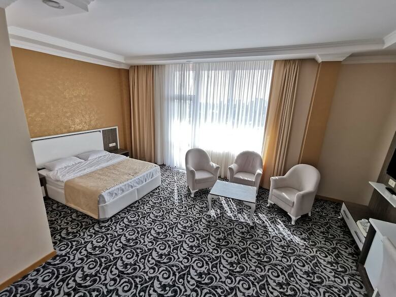 Grand Georgian Palace Hotel