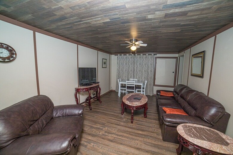 Hotel Castaways Cottages
