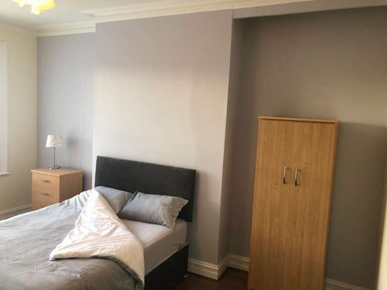 Residencia Large Eight Bedroom House