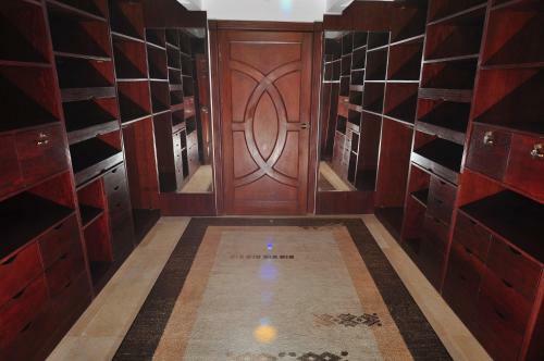 Carlton Luxury Apartments