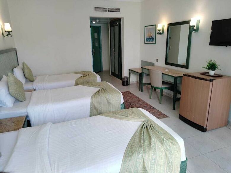 Falcon Hills Hotel