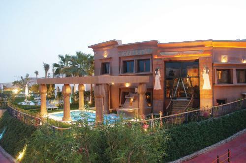 Royal Savoy Hotel And Villas