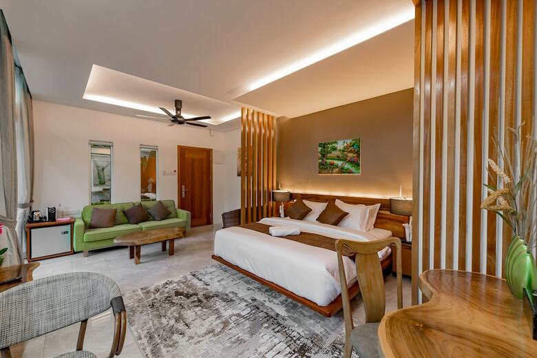 Maneh Villa
