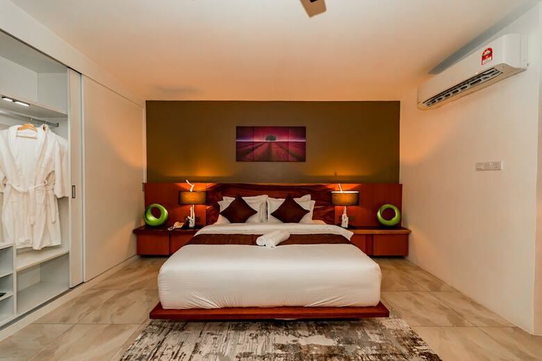 Maneh Villa
