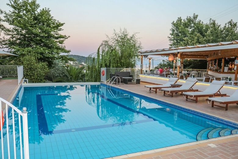 Aparthotel Zorbas Family House