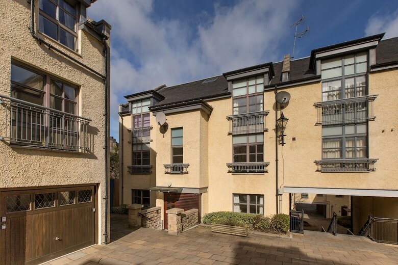 393 Old Tolbooth Wynd Apartment 3