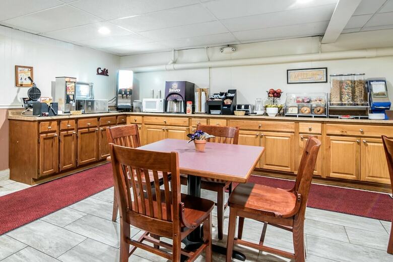 Motel Econo Lodge Inn & Suites