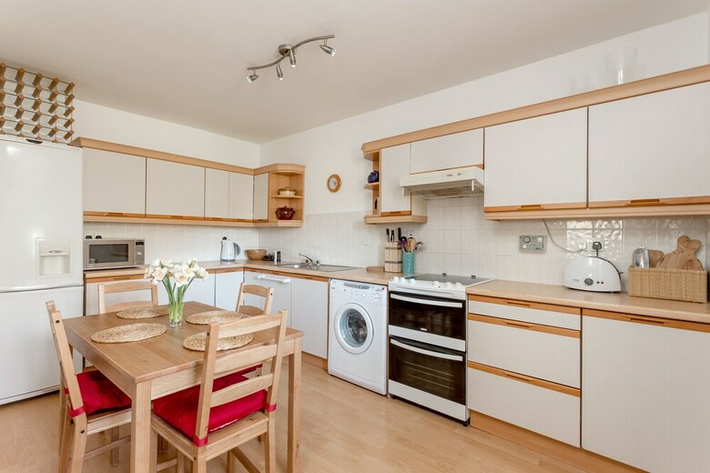 400 Dean Village Apartment