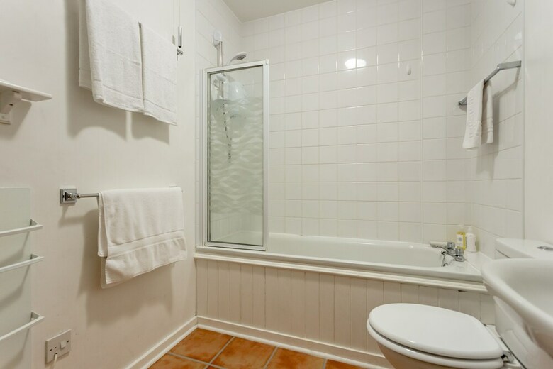 400 Dean Village Apartment