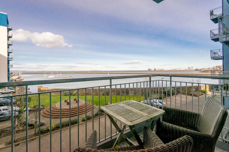 411 - Corinthian Quay Apartment