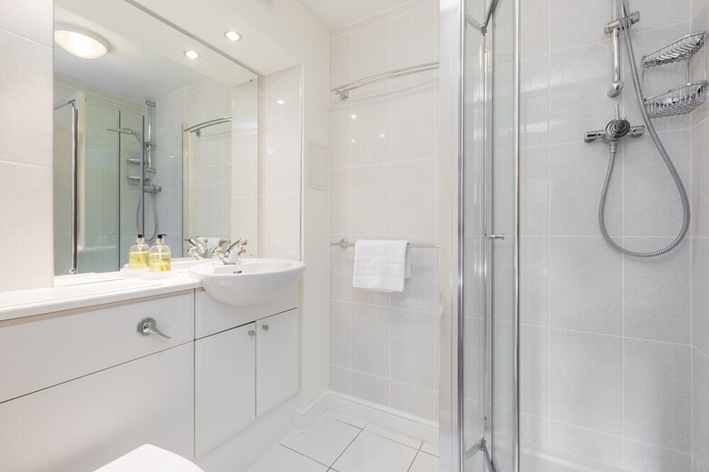 388 Old Tolbooth Wynd Apartment 2