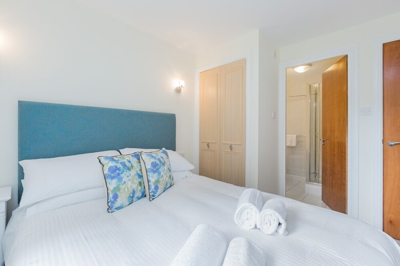 388 Old Tolbooth Wynd Apartment 2