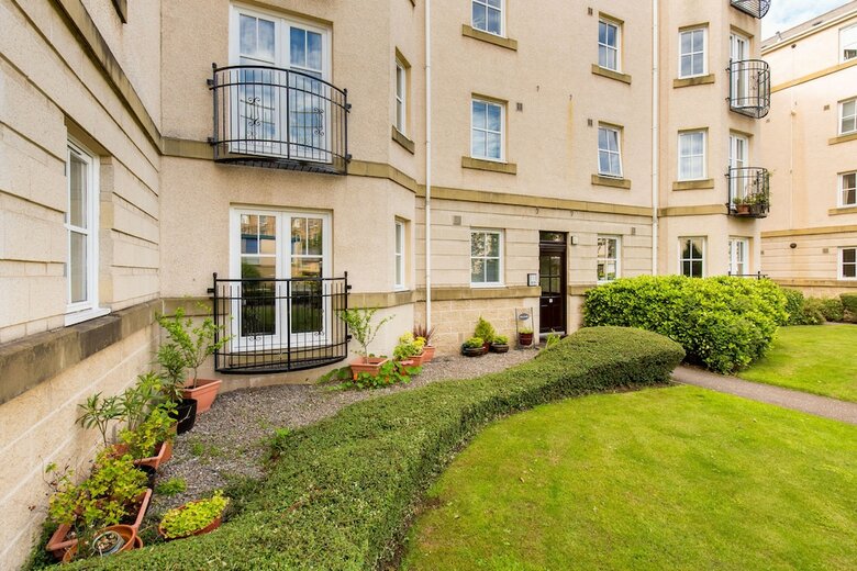415 Huntingdon Place Apartment