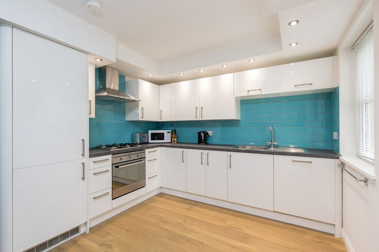 415 Huntingdon Place Apartment