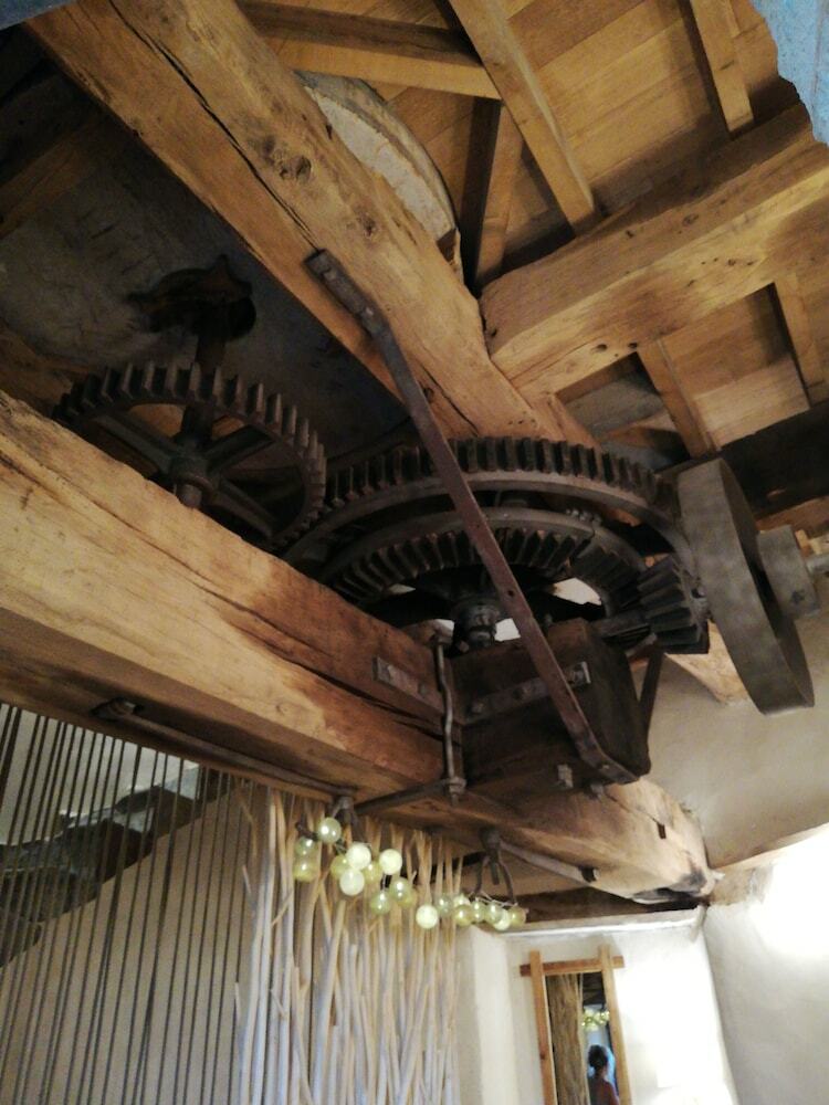 Le Moulin Des Bruy�res