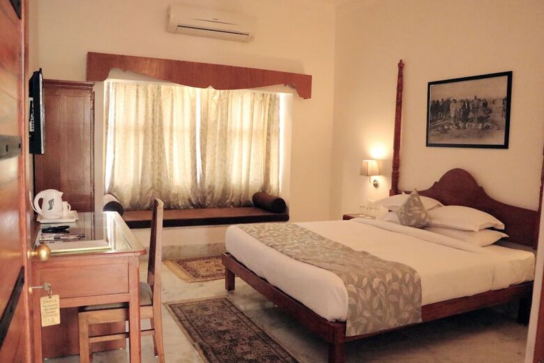 Hotel Indra Niwas