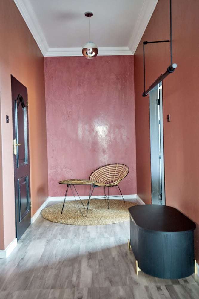 Hotel Daze House