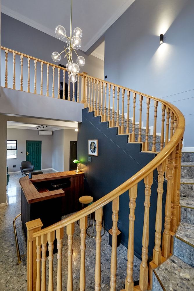 Hotel Daze House