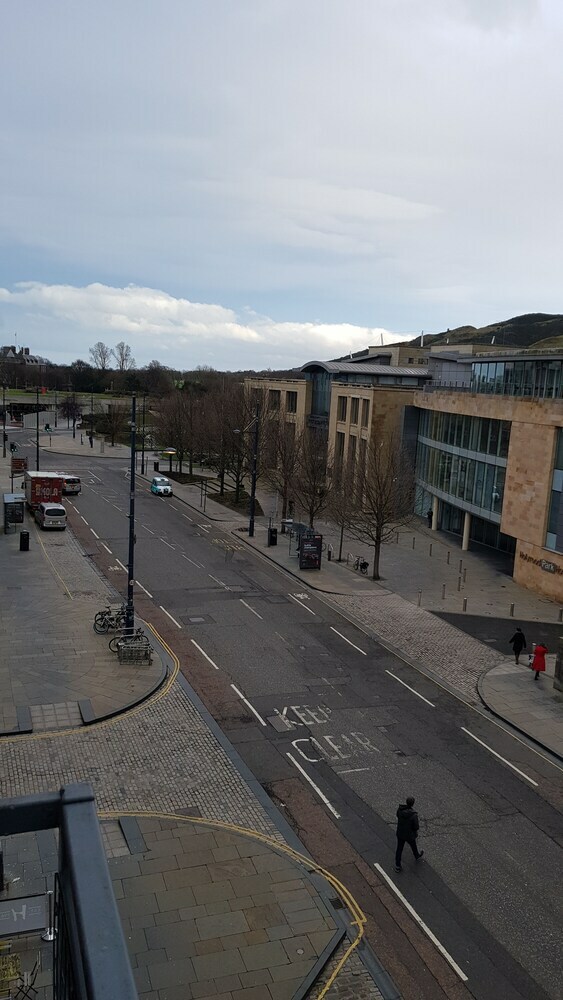Amazing Apartments - Holyrood Road