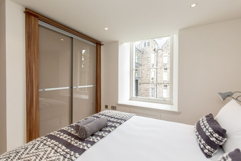424 - Simpson's Loan Duplex Apartment