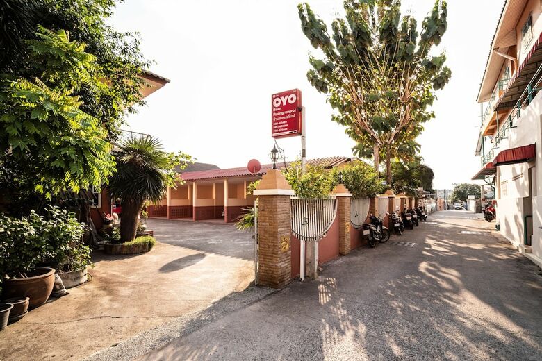 Hotel Oyo Baan Ruang Rung Roj