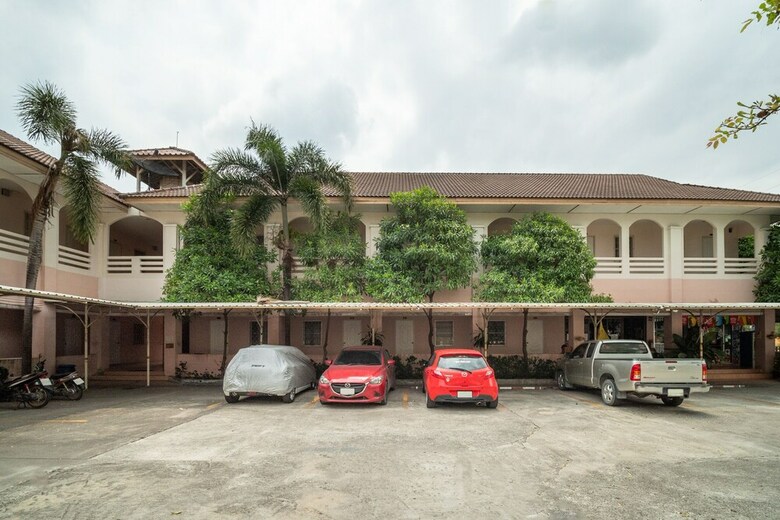 Hotel Oyo 678 9's Born