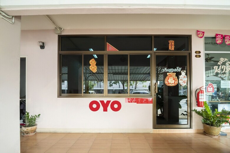 Hotel Oyo 678 9's Born