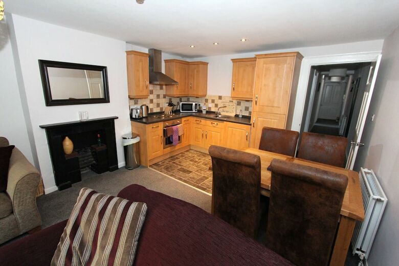 Commonhall Apartments, Top Floor