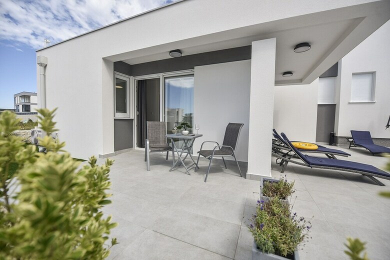Hotel Pool Apartments Mare