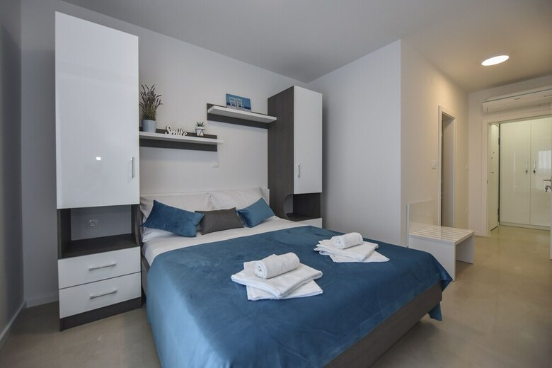 Hotel Pool Apartments Mare