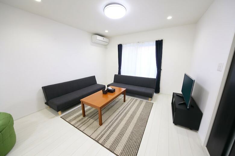 Neyagawa Station House