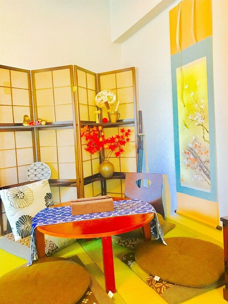 Local Hakozaki Apartment