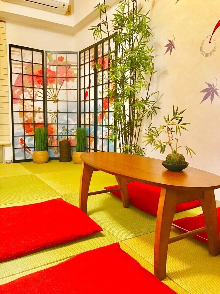 Local Hakozaki Apartment
