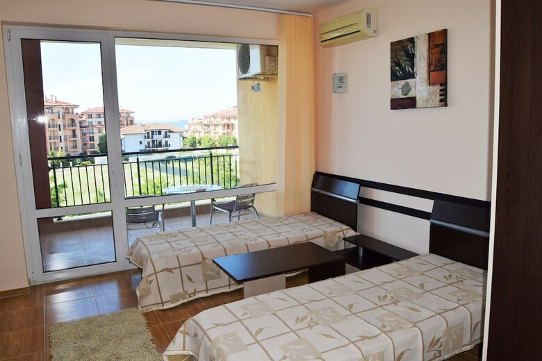 Apartamentos Fm Deluxe Studio With Parking & Pool