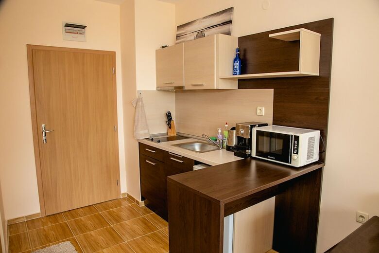 Apartamentos Fm Deluxe Studio With Parking & Pool