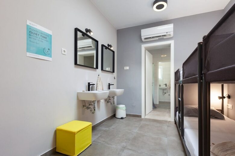 Hostal Subtub Hostel Makarska