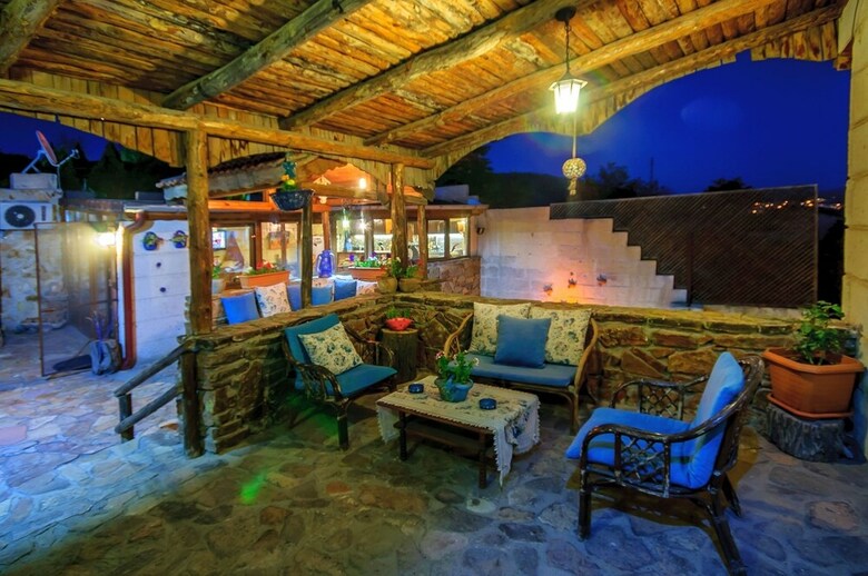 Hotel Adanos Konuk Evi