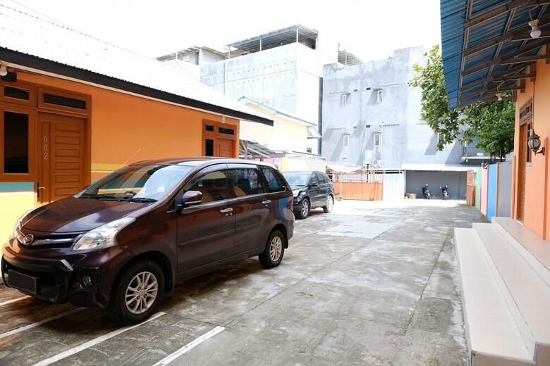 Oyo 2349 Hotel Mustika 2