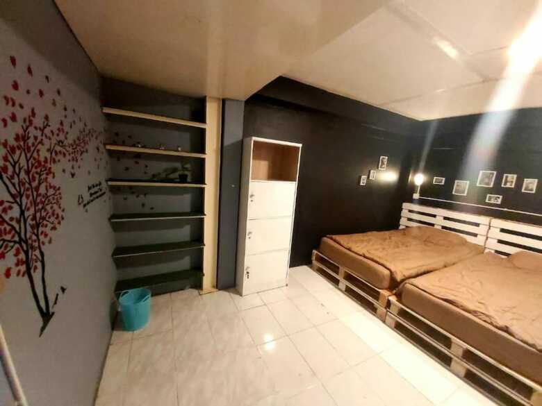 Hostal Waterside House And Hostel