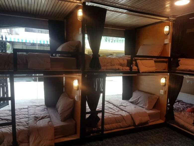 Hostal Waterside House And Hostel