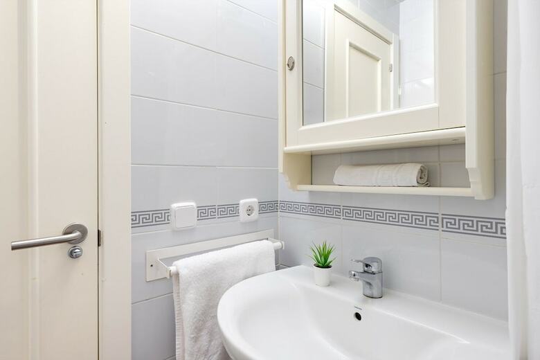 2br  Apartment With Sea View, Gym And Pool Ref 129