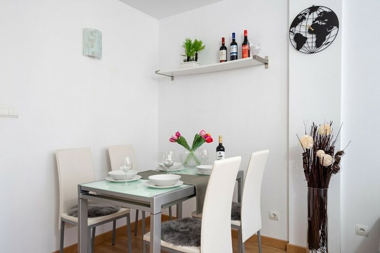 Tasteful Apartment Near The Beach Ref 107