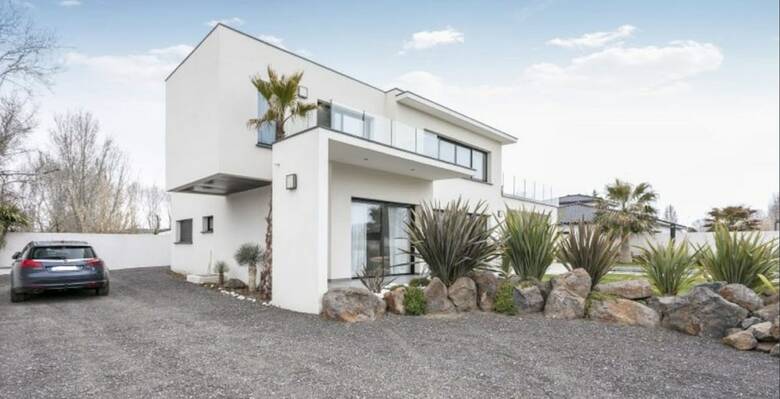 Villa Camarines