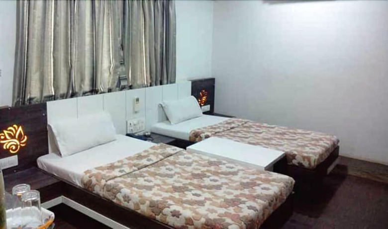 Hotel Decent