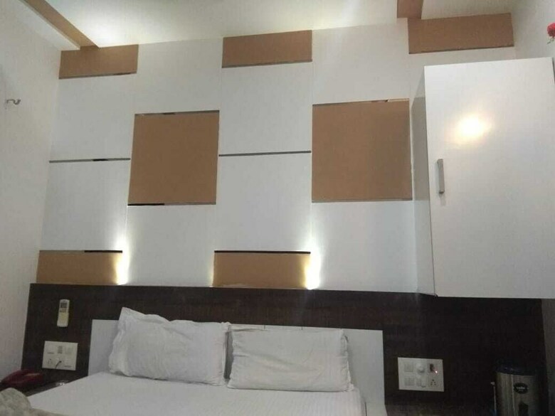 Hotel Decent